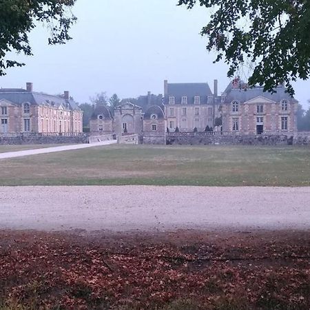 F2 Au Pied Du Chateau Et A 15Min De Center Parc La Ferte-Saint-Aubin Exterior photo