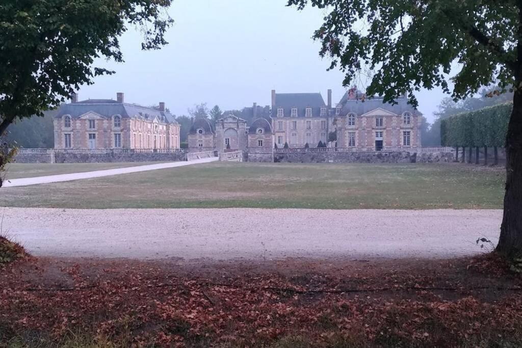 F2 Au Pied Du Chateau Et A 15Min De Center Parc La Ferte-Saint-Aubin Exterior photo